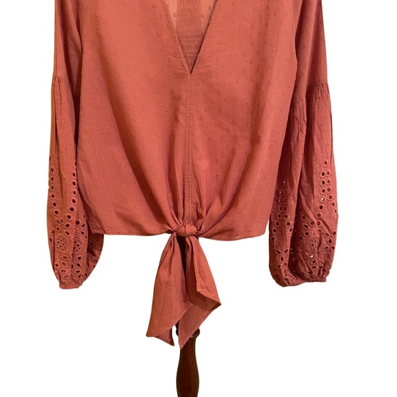 🌻🌻 Bohemian Tie Front Eyelet Sleeve Top 🌻🌻 - Picture 6 of 8